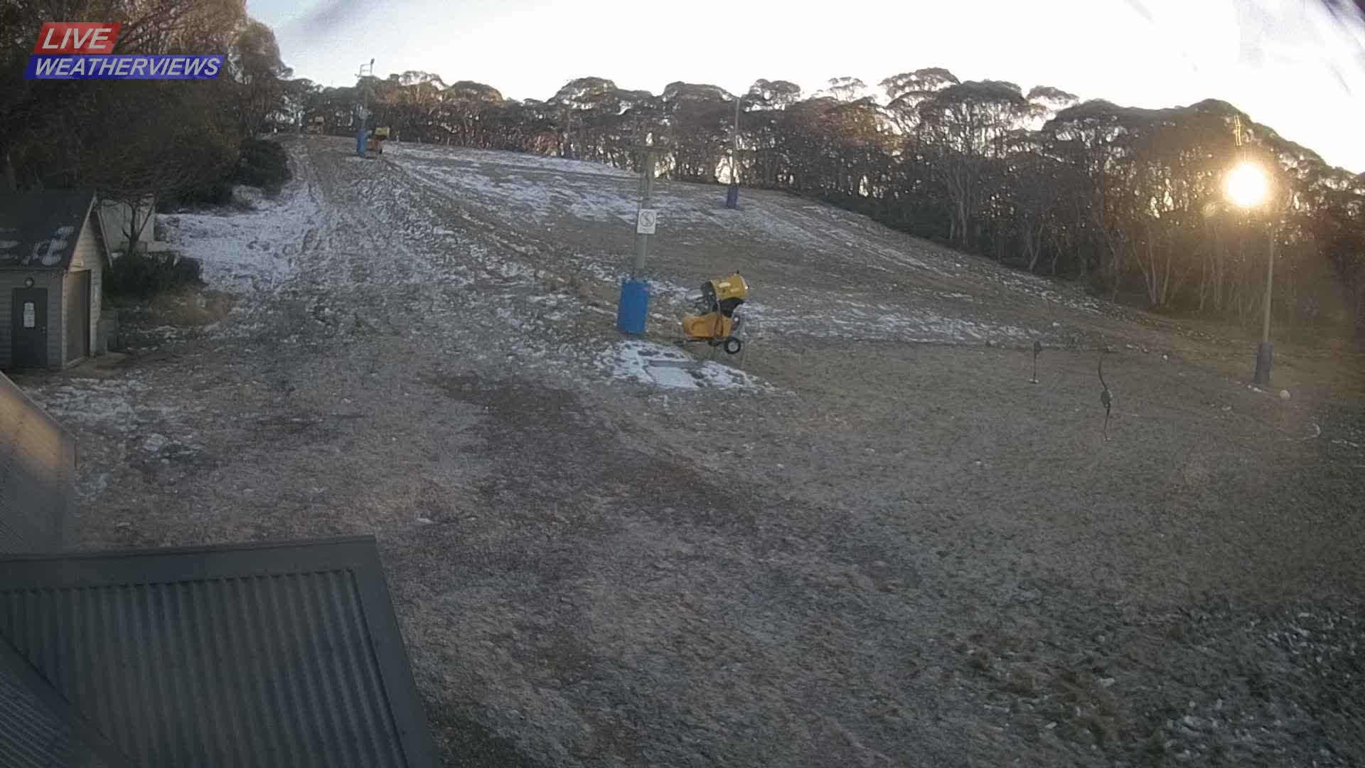 Dinner Plain Cobungra Platter snow cam captured at 7 June 2026, 10:00 pm